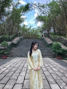 Hướng dẫn phối phụ kiện và bảo quản áo dài truyền thống bền đẹp
