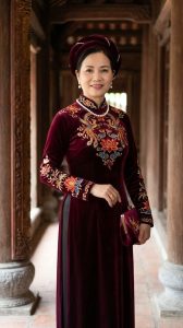 Áo Dài Nhung The Sắc Việt: Nét Vương Giả Quý Phái Trung Niên